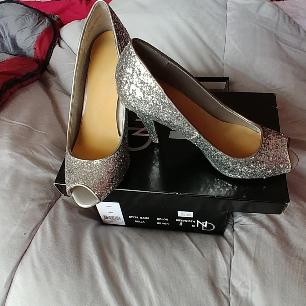 New Directions peep toe pumps Size 6